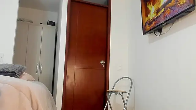 Snapshot of SophieBaker__ chatting on 03/11/25, 10:29 SophieBaker online show from 03/11/25, 10:29