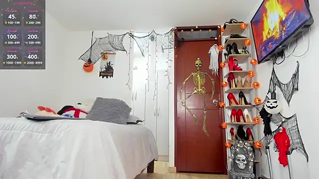 Snapshot of SophieBaker__ chatting on 10/08/25, 01:47 SophieBaker online show from 10/08/25, 01:47