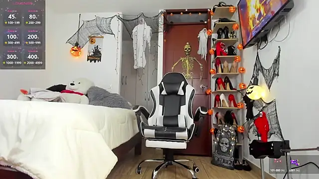 Snapshot of SophieBaker__ chatting on 10/10/25, 01:59 SophieBaker online show from 10/10/25, 01:59