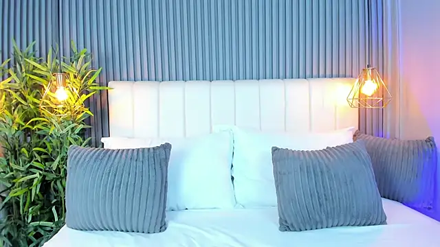 LinaGlam online show from 10/21/25, 10:32