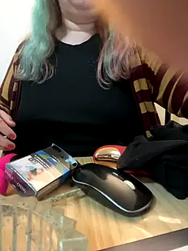 Snapshot of Popinasq chatting on 09/19/25, 06:19 Popinasq online show from 09/19/25, 06:19