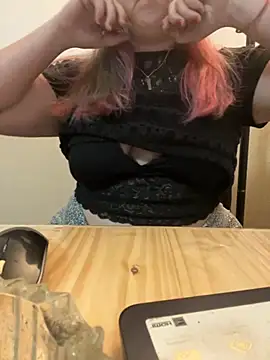 Snapshot of Popinasq chatting on 10/10/25, 05:39 Popinasq online show from 10/10/25, 05:39