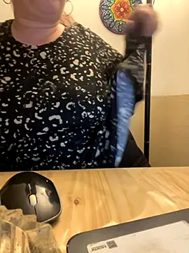 Snapshot of Popinasq chatting on 10/12/25, 06:34 Popinasq online show from 10/12/25, 06:34