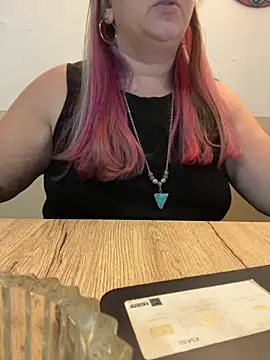 Snapshot of Popinasq chatting on 10/25/25, 07:05 Popinasq online show from 10/25/25, 07:05