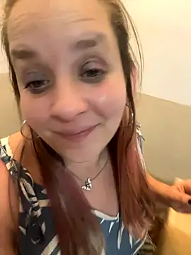 Snapshot of Popinasq chatting on 11/08/25, 11:36 Popinasq online show from 11/08/25, 11:36