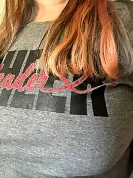 Snapshot of Popinasq chatting on 11/15/25, 04:03 Popinasq online show from 11/15/25, 04:03