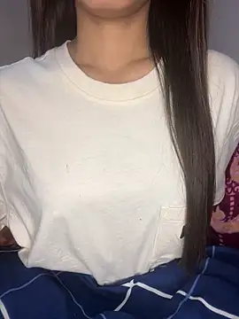 Snapshot of _riyaahahaha_ chatting on 01/11/25, 07:05  riyaahahaha  online show from 01/11/25, 07:05