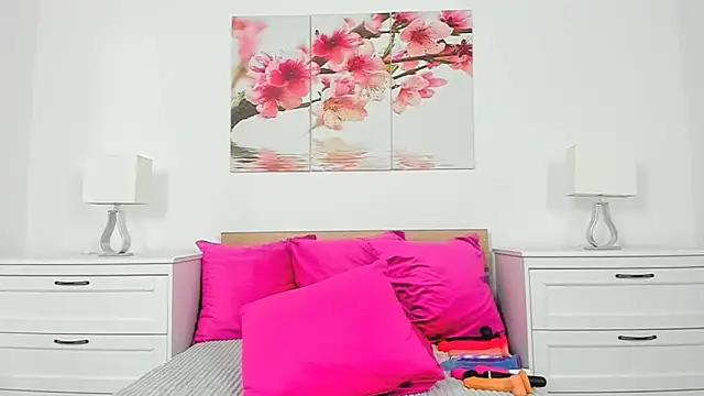 TiaRussel online show from 02/27/26, 09:37