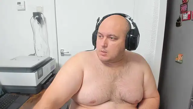 Snapshot of BigromeoXX chatting on 12/22/24, 06:48 BigromeoXX online show from 12/22/24, 06:48