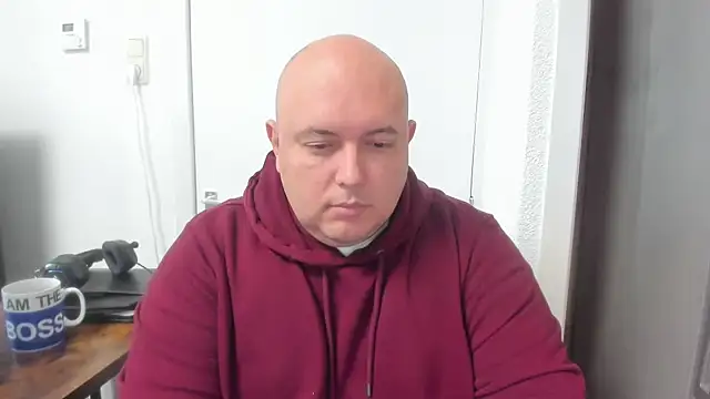 Snapshot of BigromeoXX chatting on 12/28/24, 12:13 BigromeoXX online show from 12/28/24, 12:13