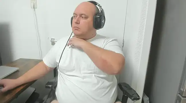 Snapshot of BigromeoXX chatting on 01/16/25, 06:59 BigromeoXX online show from 01/16/25, 06:59