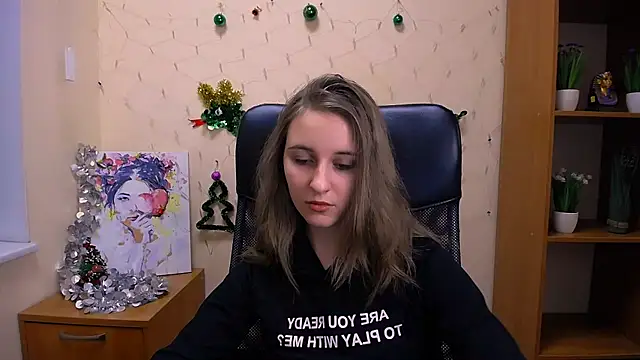 Snapshot of _Nicole_new chatting on 12/17/24, 04:00  Nicole new online show from 12/17/24, 04:00