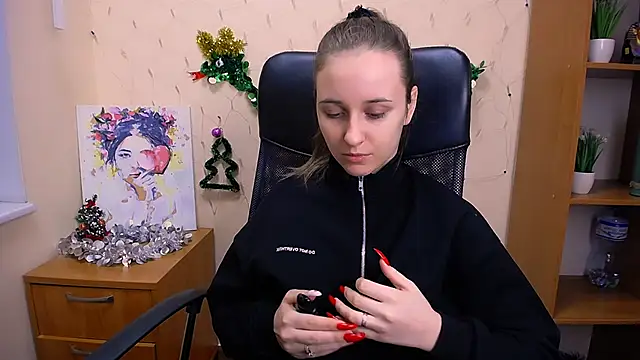 Snapshot of _Nicole_new chatting on 12/28/24, 12:35  Nicole new online show from 12/28/24, 12:35