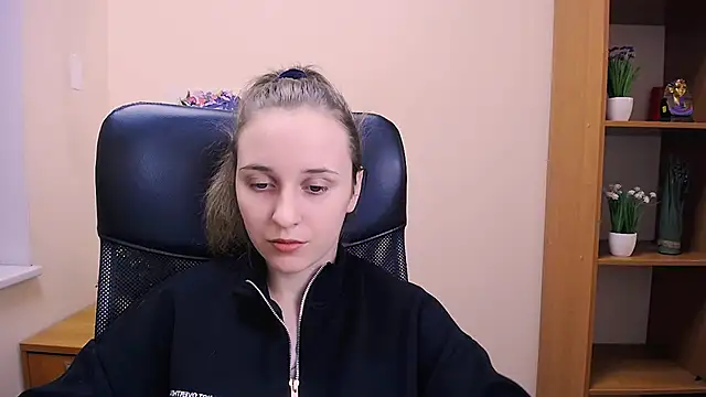 Snapshot of _Nicole_new chatting on 01/24/25, 10:21  Nicole new online show from 01/24/25, 10:21