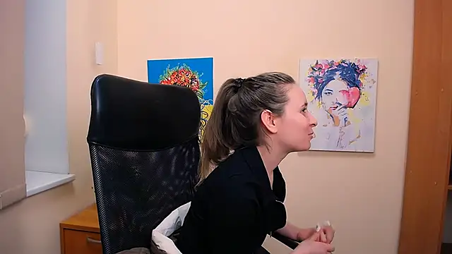 Snapshot of _Nicole_new chatting on 03/14/25, 06:39  Nicole new online show from 03/14/25, 06:39