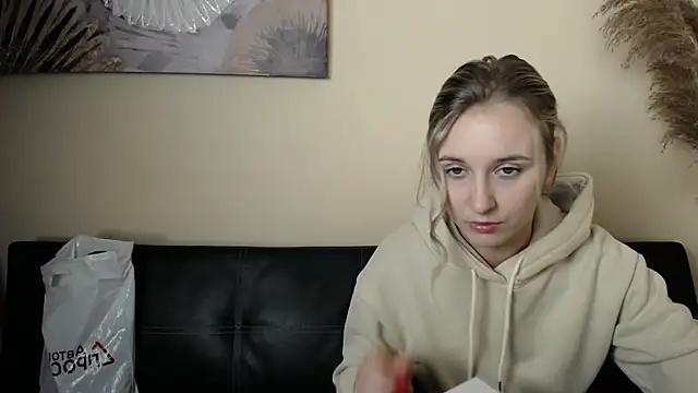  Nicole new online show from 11/05/25, 11:43