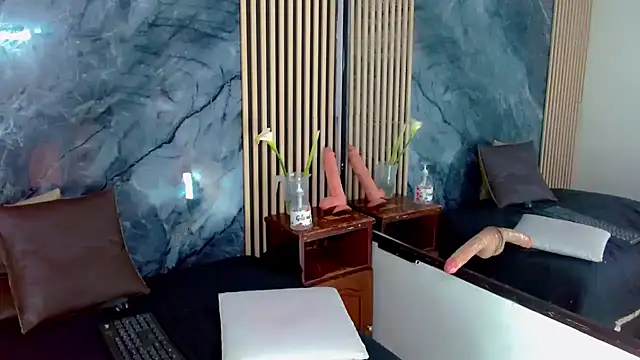 Snapshot of Isalombardi chatting on 02/12/25, 09:10 Isalombardi online show from 02/12/25, 09:10