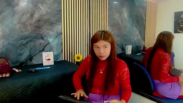 Snapshot of Isalombardi chatting on 03/13/25, 01:18 Isalombardi online show from 03/13/25, 01:18