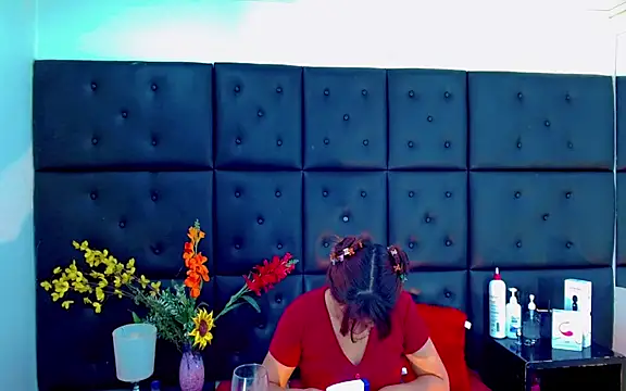 Isalombardi online show from 02/11/26, 03:33