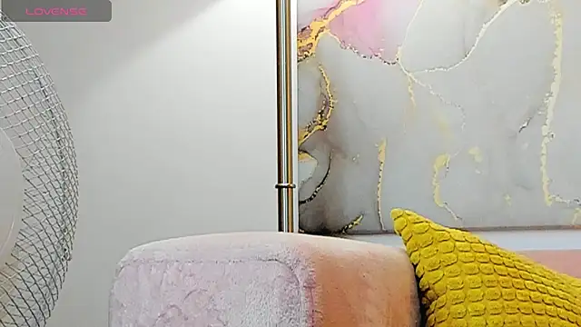 Snapshot of miaybabysone chatting on 01/25/25, 12:47 miaybabysone online show from 01/25/25, 12:47