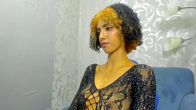 Snapshot of Queen_Cuarxxo chatting on 12/06/24, 02:24 Queen Cuarxxo online show from 12/06/24, 02:24