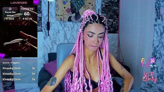 Queen Cuarxxo online show from 04/21/26, 02:51