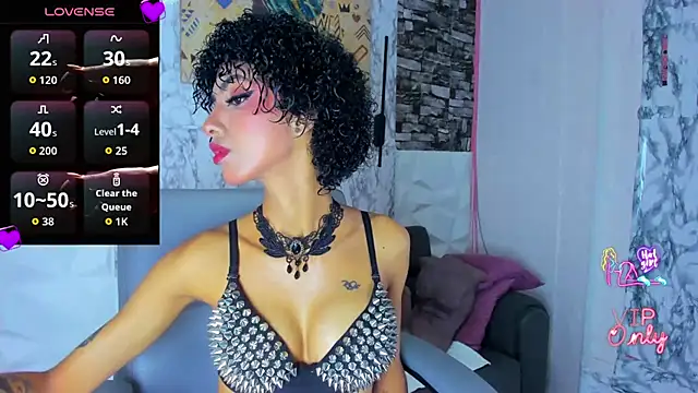 Snapshot of Queen_Cuarxxo chatting on 06/03/26, 09:09 Queen Cuarxxo online show from 06/03/26, 09:09