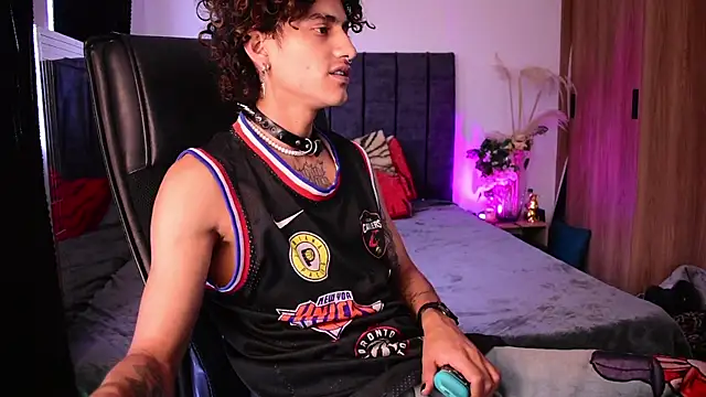 Snapshot of DemonKush-- chatting on 05/26/26, 10:06 DemonKush-- online show from 05/26/26, 10:06
