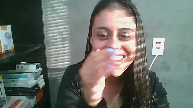 Snapshot of amorinha99 chatting on 05/13/26, 08:06 amorinha99 online show from 05/13/26, 08:06