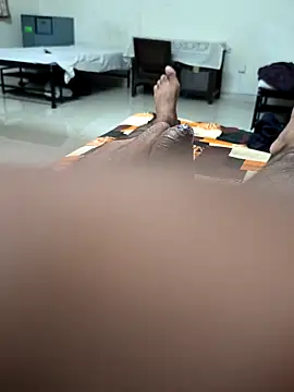 yourboy2000   online show from 09/18/25, 08:33