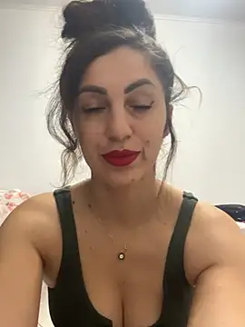 EmaSkyes online show from 12/04/25, 07:06