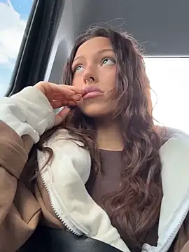 Leila Brooklyn online show from 04/24/26, 08:06