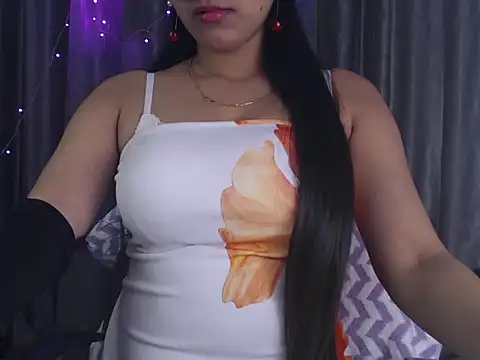 Snapshot of Sexy_Myra18 chatting on 02/06/25, 01:43 Sexy Myra18 online show from 02/06/25, 01:43