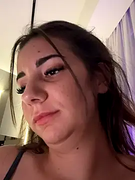 Snapshot of BelleSkye chatting on 10/31/25, 06:53 BelleSkye online show from 10/31/25, 06:53