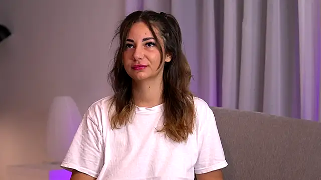 Snapshot of BelleSkye chatting on 11/04/25, 04:44 BelleSkye online show from 11/04/25, 04:44