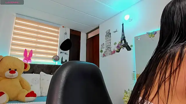 Snapshot of Luxxur69 chatting on 04/17/26, 05:05 Luxxur69 online show from 04/17/26, 05:05