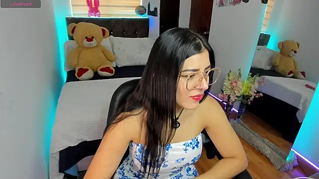 Snapshot of Luxxur69 chatting on 05/09/26, 02:22 Luxxur69 online show from 05/09/26, 02:22