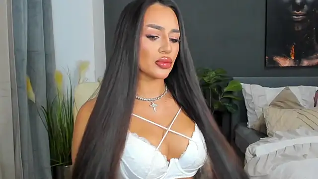 Snapshot of Sonia__Rey chatting on 10/16/25, 02:40 Sonia  Rey online show from 10/16/25, 02:40