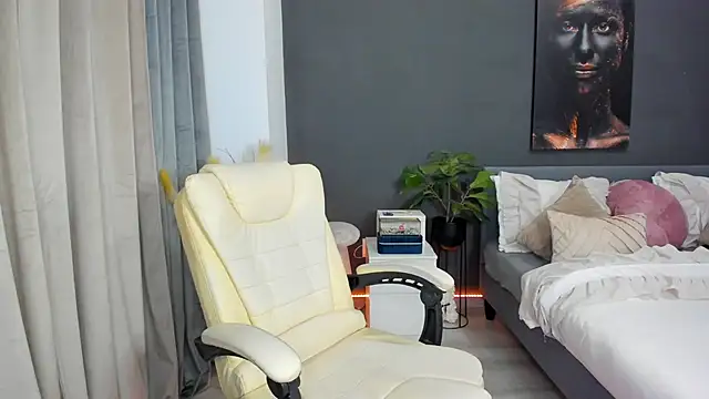 Sonia  Rey online show from 10/27/25, 01:59