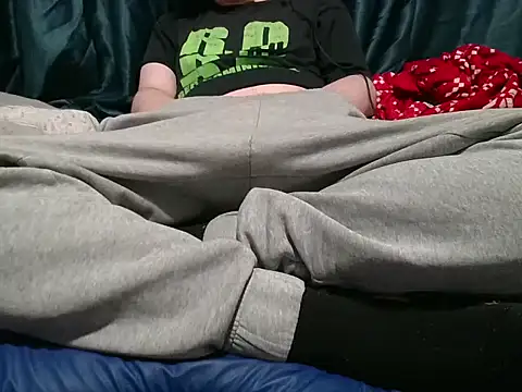 krissraw online show from 10/31/25, 03:40