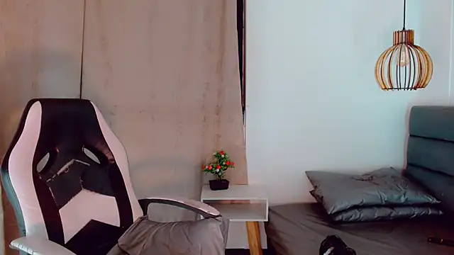 Oriana braom online show from 02/05/25, 01:37