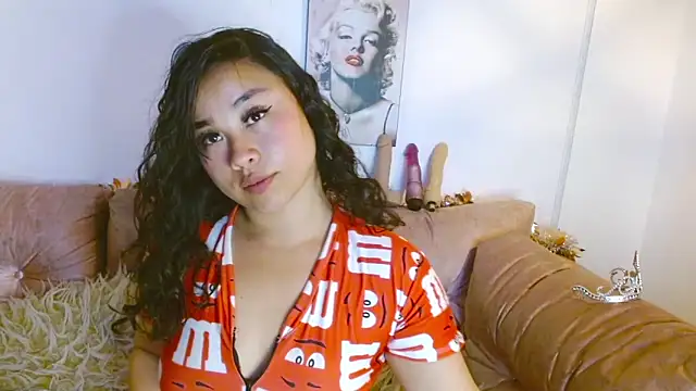 Snapshot of hinataleecs chatting on 12/27/24, 11:42 hinataleecs online show from 12/27/24, 11:42