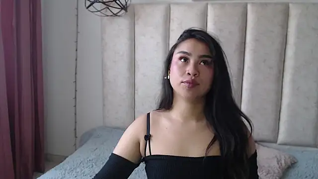 Snapshot of hinataleecs chatting on 12/13/25, 08:58 hinataleecs online show from 12/13/25, 08:58