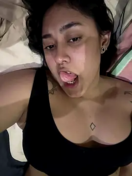 Snapshot of pawmistry chatting on 12/14/25, 03:56 pawmistry online show from 12/14/25, 03:56