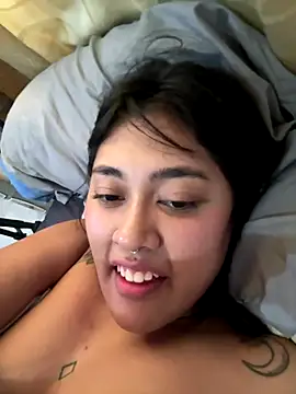 Snapshot of pawmistry chatting on 12/15/25, 09:41 pawmistry online show from 12/15/25, 09:41