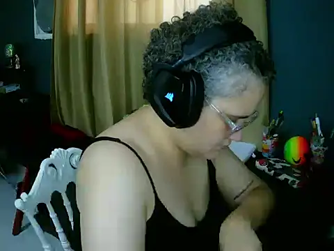 Snapshot of lolalicious_7583 chatting on 02/05/26, 02:43 lolalicious 7583 online show from 02/05/26, 02:43