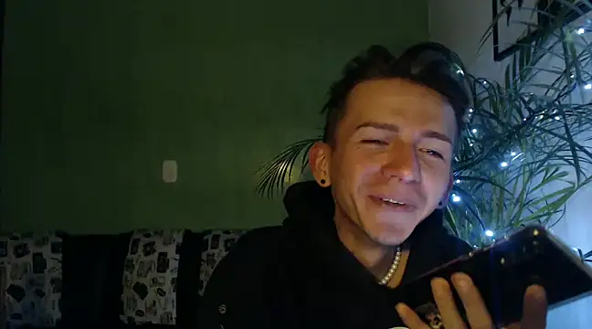 smallgiant27 online show from 12/13/24, 11:17