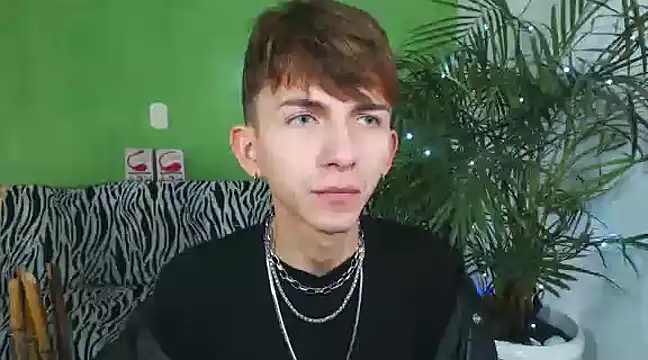 smallgiant27 online show from 01/05/25, 07:39