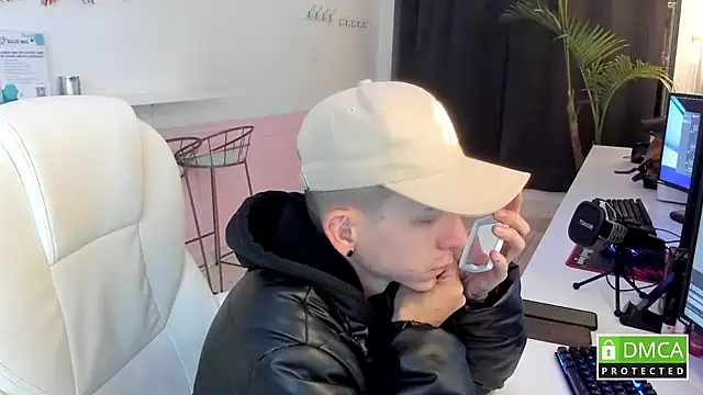 smallgiant27 online show from 10/08/25, 01:14