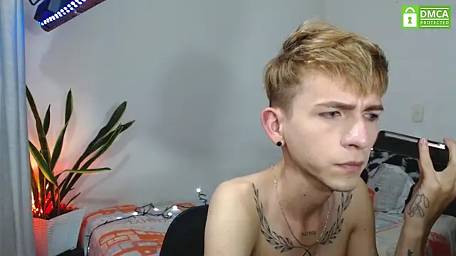 smallgiant27 online show from 11/19/25, 02:33